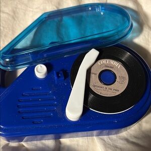 AMERICAN GIRL Blue and White Portable RECORD Player